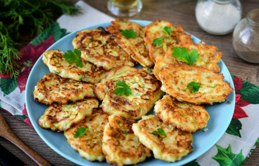 1. Этап. Котлеты из кабачков с рисом: Подавайте готовые котлеты в горячем виде к столу. Приятного аппетита!