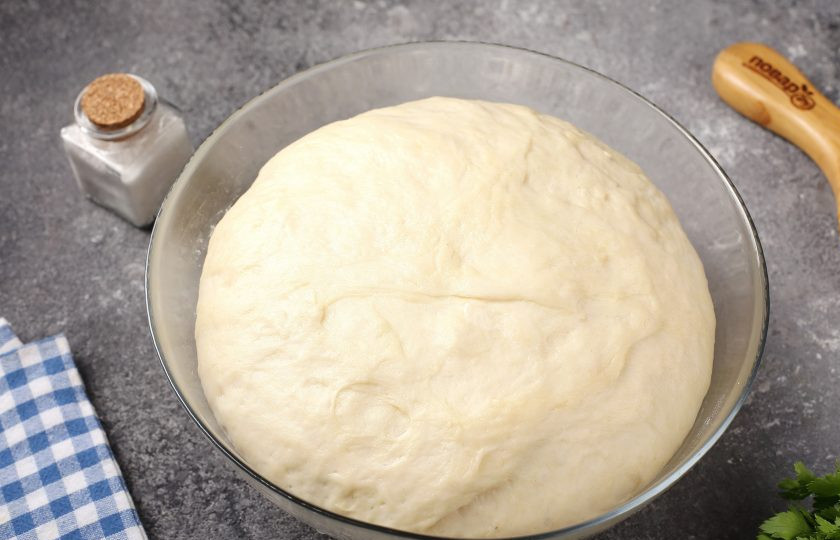 1. Этап. Дрожжевое тесто с содой: Тесто должно увеличиться почти в 2 раза.