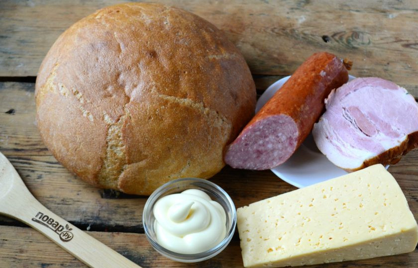 1. Этап. Гигантский мегабутер: Подготовьте все необходимые ингредиенты. Также вам понадобится обычная фольга, в которой и будет запекаться мегабутер.