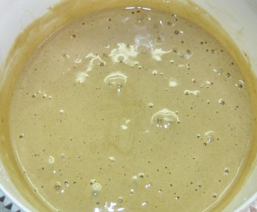 1. Этап. Тирамису Вива Италия: 5. В самом конце добавляем муку и замешиваем тесто.