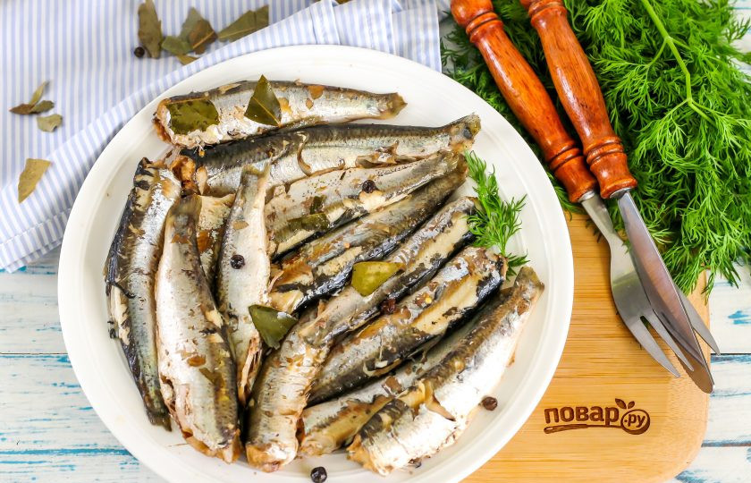 1. Этап. Салака в мультиварке: Выложите салаку на тарелку и подайте к столу теплой.