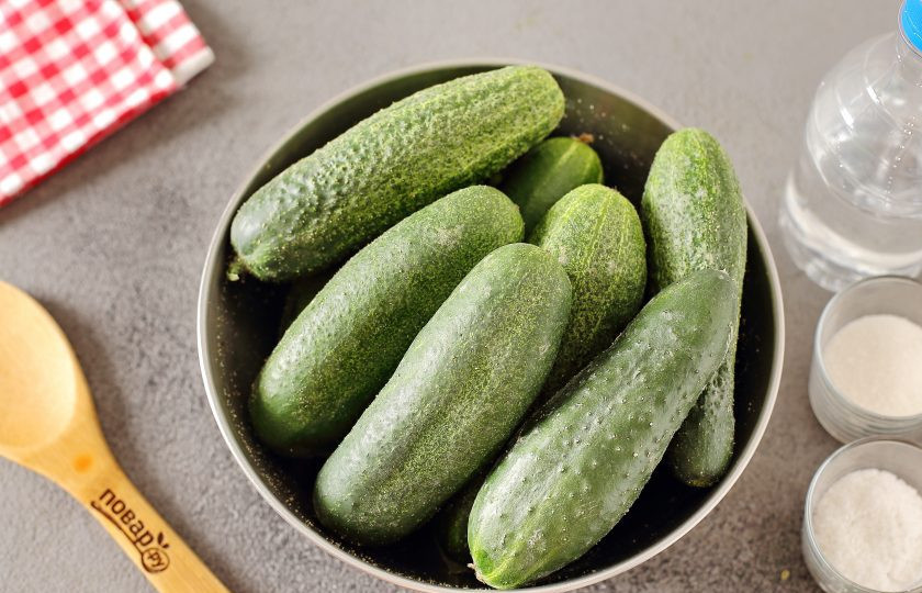 1. Этап. Маринованные огурцы как в СССР: Подготовьте все ингредиенты.