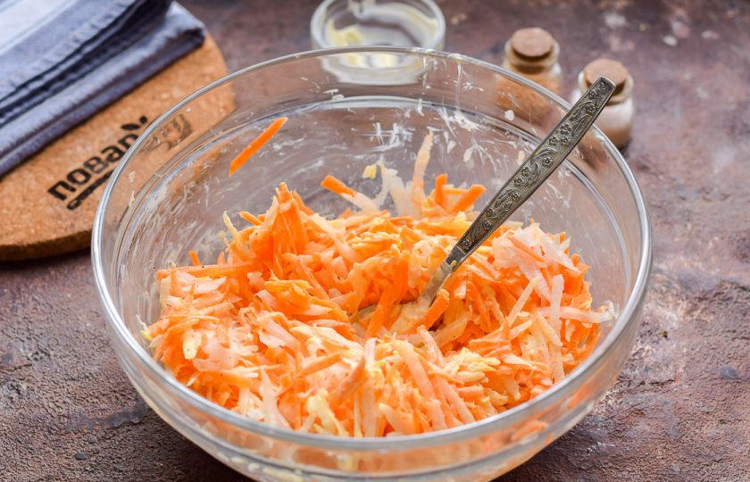 1. Этап. Салат с дайконом и майонезом: Перемешайте все ингредиенты и подавайте салат к столу.