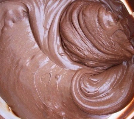 1. Stage. Chocolate Cake Dream: For cream, heat the cream, melt the chocolate. Mix cream with chocolate and let stand for a while, then add vanilla and beat with a mixer. Leave in the refrigerator for 2 hours, stir well every 30 minutes.