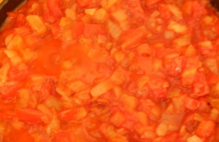 1. Этап. Бозбаш в мультиварке: Тушим минут 5, а потом перекладываем в чашу мультиварки.