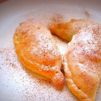 Пирожки из творожного теста с яблоками