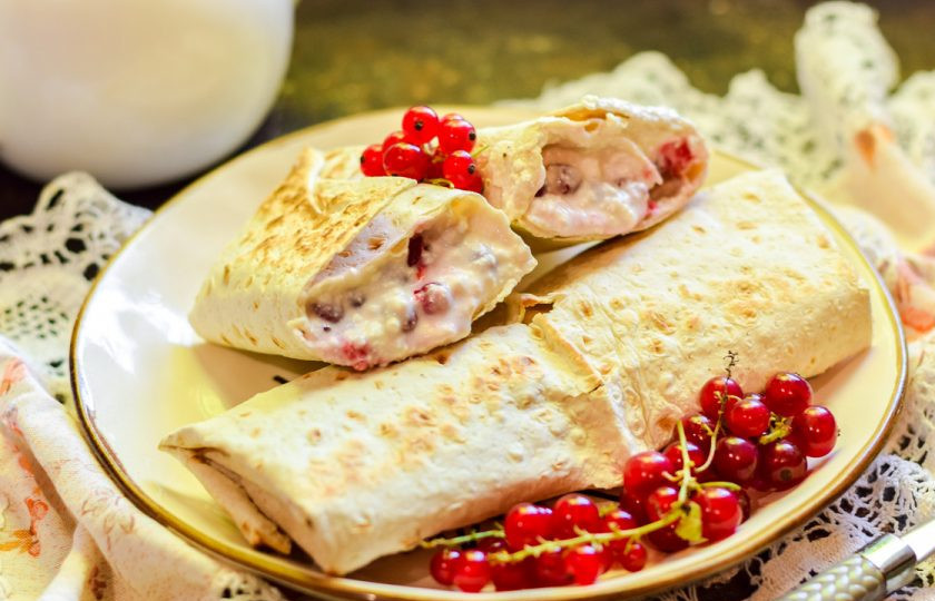 1. Этап. Рулет из лаваша с ягодами и творогом: Приятного вам аппетита!