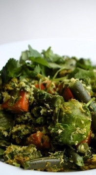 1. Этап. Соте из овощей, карри и кокоса: Выложить готовые овощи на блюдо, посыпать кинзой и подавать.