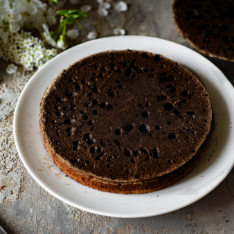 Черный бисквит