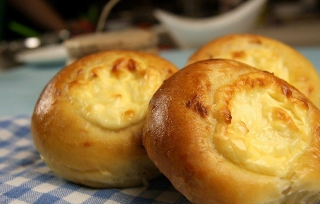 1. Этап. Шанежки с творогом: 10. Выпекаю в разогретом до 180 градусов духовом шкафу 30-40 минут. Готовые шанежки подаю к столу горячими.