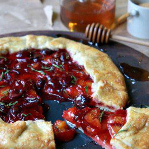 Галет с черешней и абрикосами