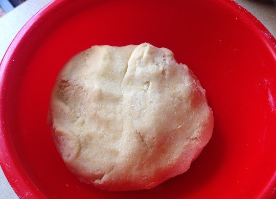 1. Этап. Песочный пирог с шоколадным кремом: 4. Замешиваем тесто и отправим его минут на 30 в холодильник.