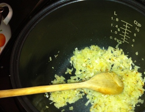 1. Этап. Баклажанная икра в мультиварке: Мультиварку выставьте в режим 