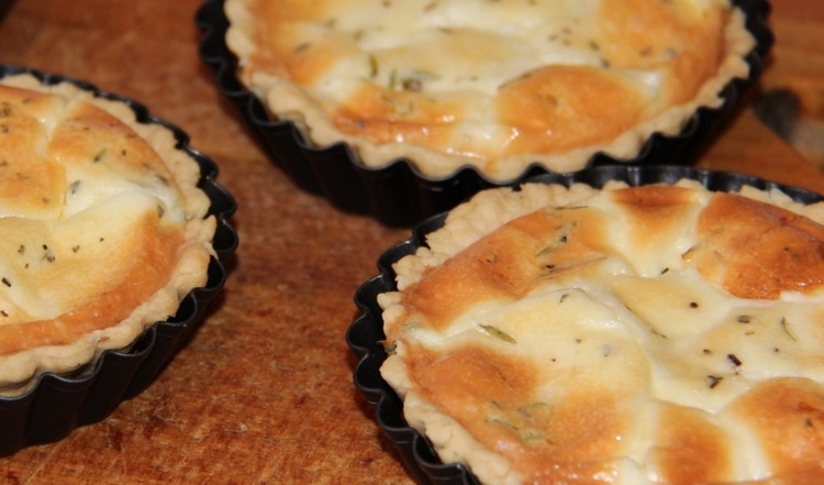 1. Этап. Тесто с творожным сыром: Возвращаем их в духовку еще на 20 минут.