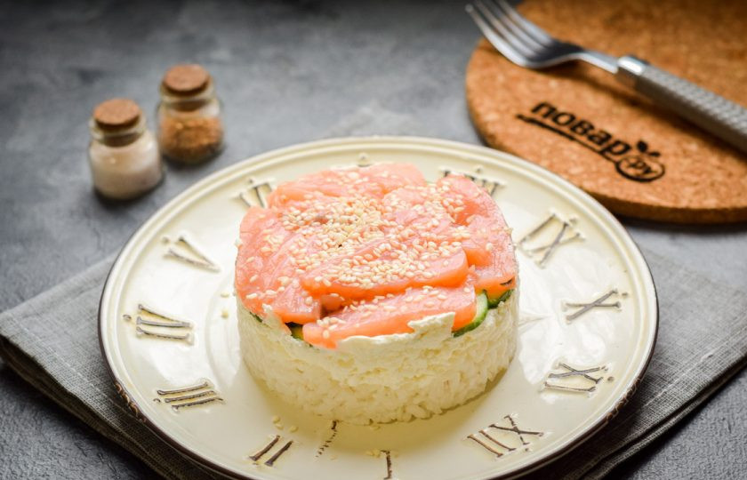 1. Этап. Слоеный салат с семгой и рисом: Приятного вам аппетита!