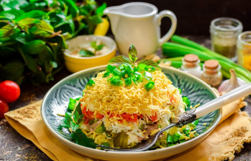 1. Этап. Салат из печени трески слоеный: Приятного аппетита!