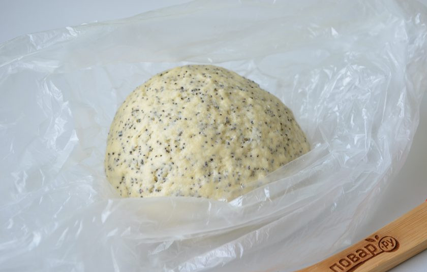 1. Этап. Коржики Маковые: 6. Положите тесто в пакет и уберите в холодильник на 40 минут.