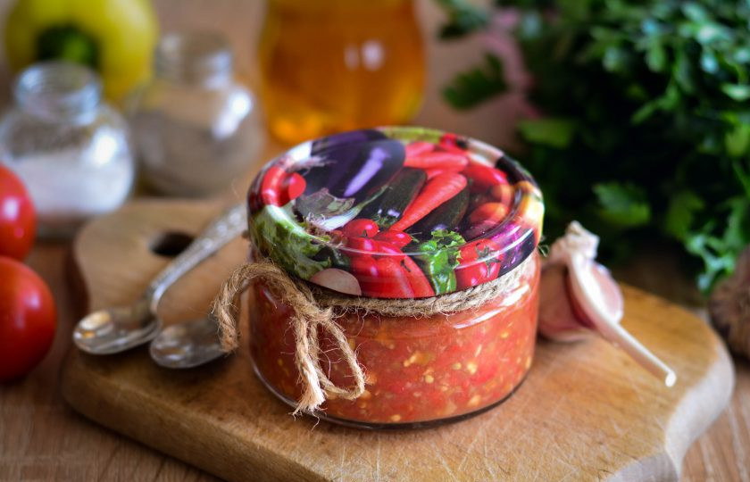 1. Этап. Салат на зиму Зверобой: Закатайте крышками и готово. Храните салат в прохладном темном месте. Из данного количества продуктов выходит 2 баночки по 300 грамм. Приятного аппетита!