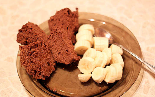 1. Этап. Диетический кекс в микроволновке: Готово! Можно подать кекс к столу вместе с фруктами. Приятного аппетита!