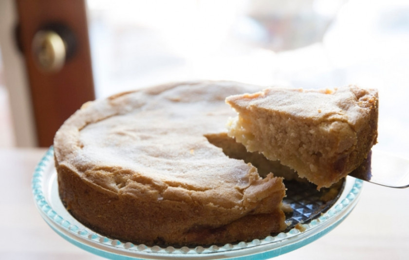 1. Этап. Постный кекс с яблоками: 4. Приятного аппетита, пирог готов!