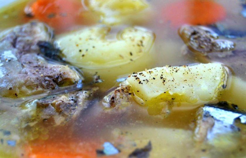 1. Этап. Вкусный и простой рыбный суп: 9. Немного остудите суп и подавайте к столу.