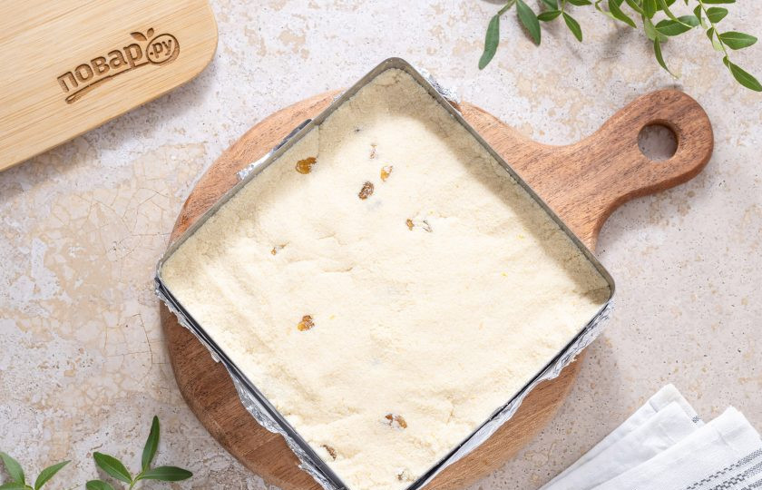 1. Этап. Запеканка из соевой окары: Выложите соевую массу в форму для запекания смазанную маслом. Хорошенько утрамбуйте. Выпекайте в разогретой до 190 градусов духовке 40-45 минут.