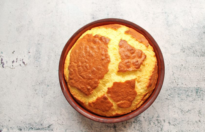 1. Этап. Старорусская драчена: Поставьте форму с драченой в горячую духовку и запекайте при температуре 180 градусов в течение 35-45 минут, до готовности.