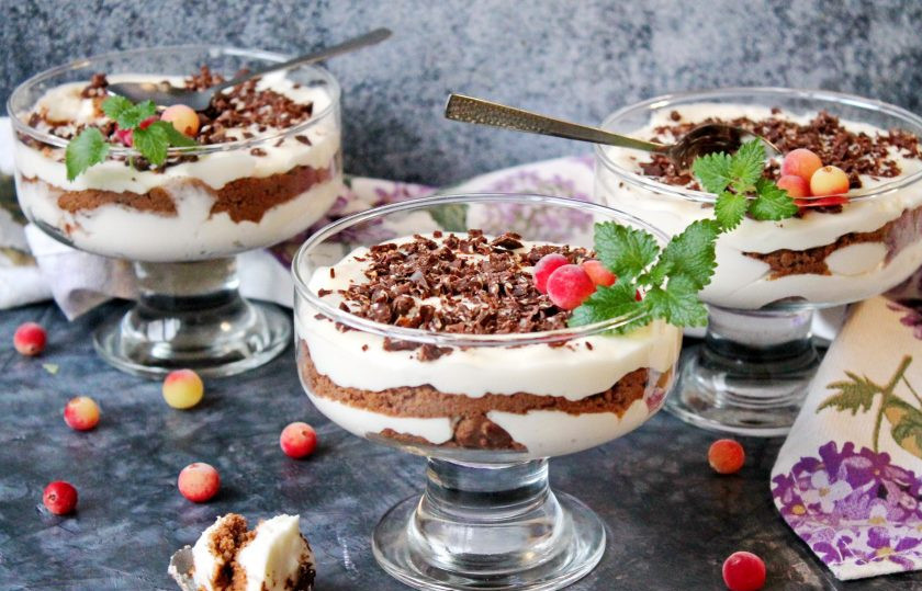 1. Этап. Творог с желатином и печеньем: Приятного аппетита!