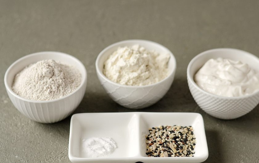 1. Этап. Ржаные булочки без дрожжей: Подготовьте все ингредиенты.