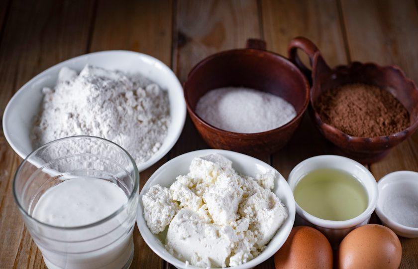 1. Этап. Пирог на кефире с творогом: Все ингредиенты выложите на стол.