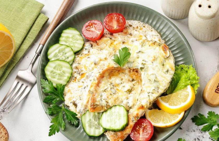 1. Этап. Форель запечённая в сырном соусе: Подавать можно самостоятельно или с любым гарниром. Приятного аппетита!