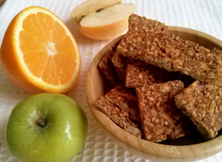 1. Этап. Сыроедческое печенье: Готовое печенье разрежьте на квадратики. Приятного аппетита!