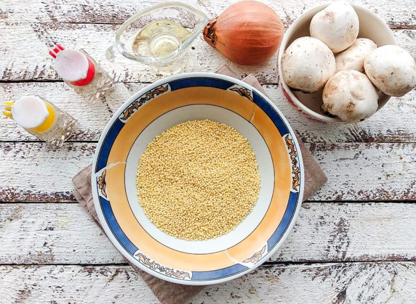 1. Этап. Пшенная каша с грибами: Подготовьте все необходимые ингредиенты.