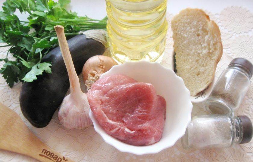 1. Этап. Мясные котлеты с баклажанами: Подготовьте ингредиенты для приготовления мясных котлет с баклажанами.