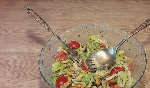 1. Этап. Салат с коктейлем из рассольных морепродуктов: Перемешать.