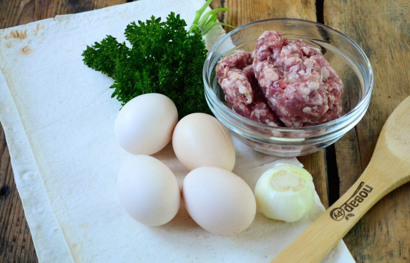 1. Этап. Бризоль в лаваше: Подготовьте все необходимые ингредиенты.