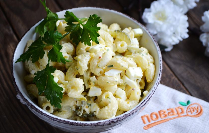 1. Этап. Салат из пасты с яйцами: 7. А мне нравится он в теплом виде! Приятного!