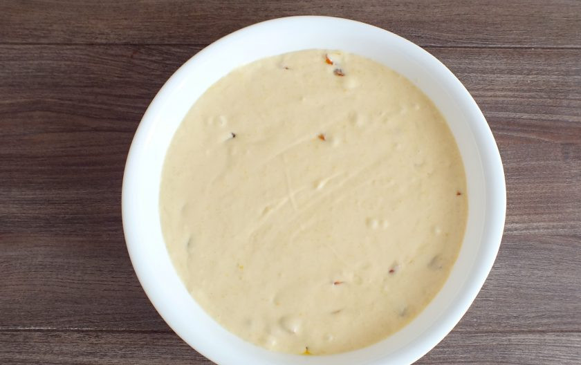 1. Этап. Заливной пирог с тыквой в духовке: Залейте тыкву тестом. Распределите равномерно по форме. Поставьте выпекаться в разогретую до 180 градусов духовку на 30-35 минут.