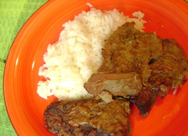 1. Этап. Печень говяжья жареная: Подавайте блюдо в горячем виде с гарниром. Приятного аппетита!