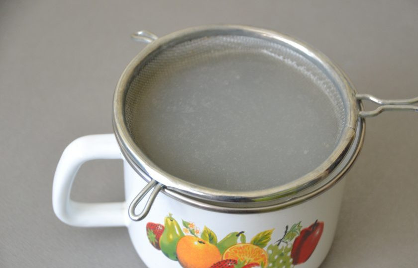 1. Этап. Зуппа ди пеше: Рыбный бульон процедите.