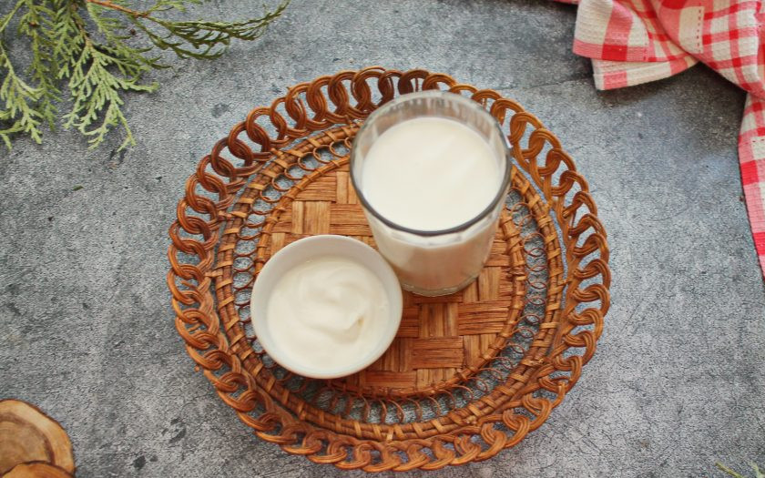 1. Этап. Мацони: Подготовьте все необходимые ингредиенты для приготовления мацони.