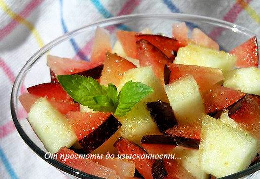 1. Этап. Шоколадно-дынный десерт со сливой: Украсьте мятой и подавайте.