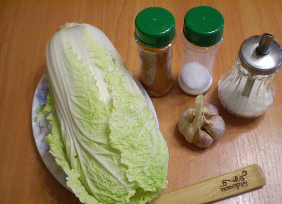 1. Этап. Засолка пекинской капусты по-корейски: Подготовьте необходимые продукты.