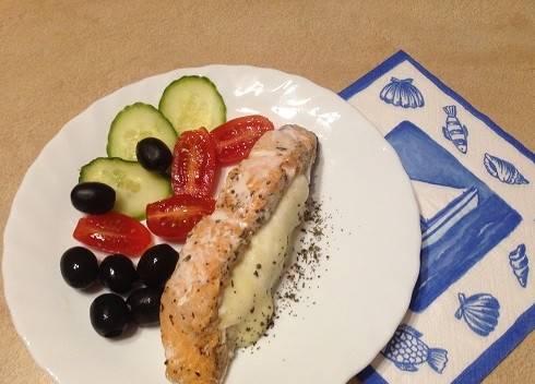 1. Этап. Лосось, запеченный с моцареллой: 8. По-моему, к такой рыбке прекрасно подойдут свежие овощи, а вы как считаете?