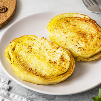 Стейки из капусты на сковороде