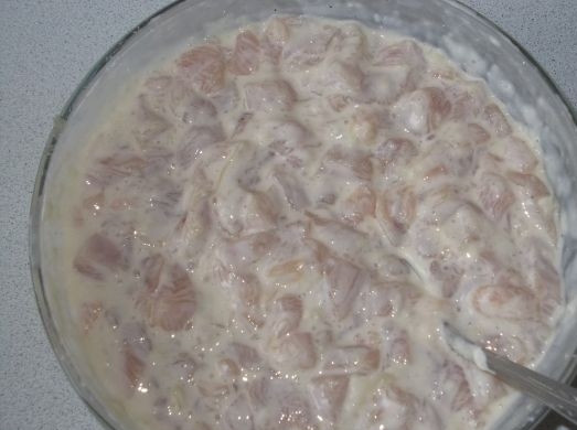 1. Этап. Курица по-албански: Тщательно перемешиваем все ингредиенты и отправляем в холодильник минимум на пол часа. Хотя вообще желательно, оставить блюдо в холодильнике на пару часов.