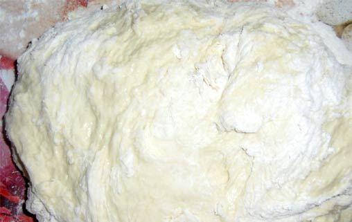 1. Этап. Пирожковое тесто за 5 минут: 4. Вымешиваем гладкое и эластичное тесто, и дадим ему подняться в теплом месте хотя бы в два раза. Тесто готово!