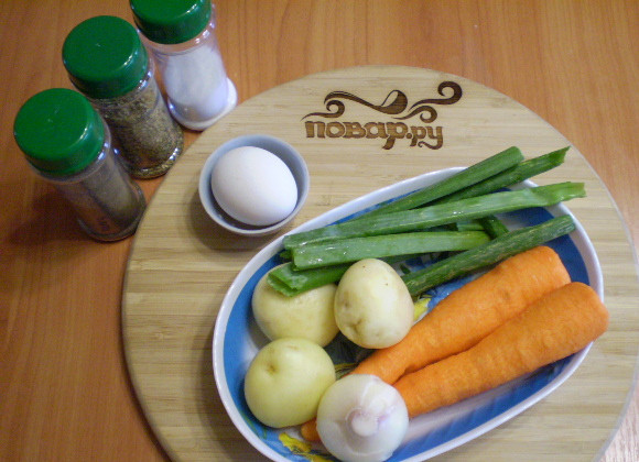 1. Этап. Летний суп из моркови: 1. Приготовим продукты для супа. Все овощи вымыть и очистить.