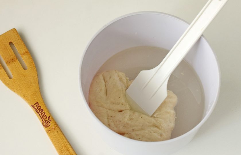 1. Этап. Постные толстые блины на дрожжах: Добавьте подошедшую опару.