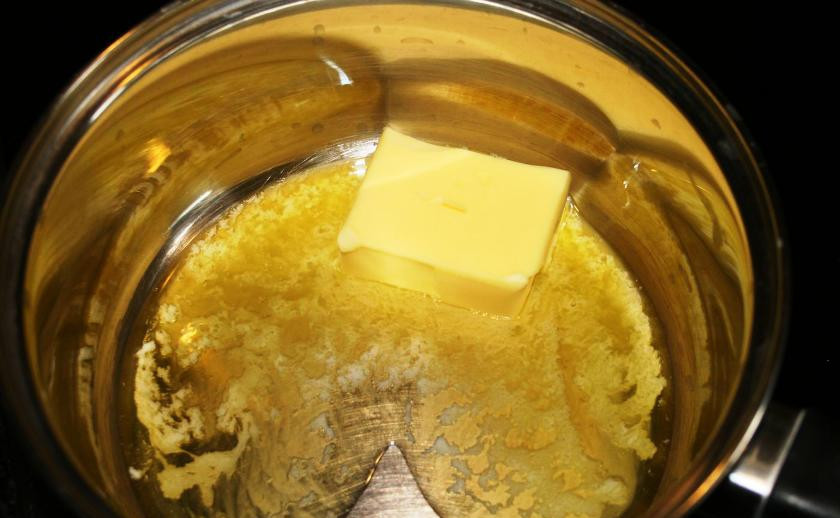 1. Этап. Творожное тесто без яиц: Растопите сливочное масло.